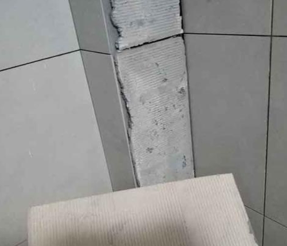 明溪瓷砖空鼓维修公司分享下厨房瓷砖脱落的补救措施。